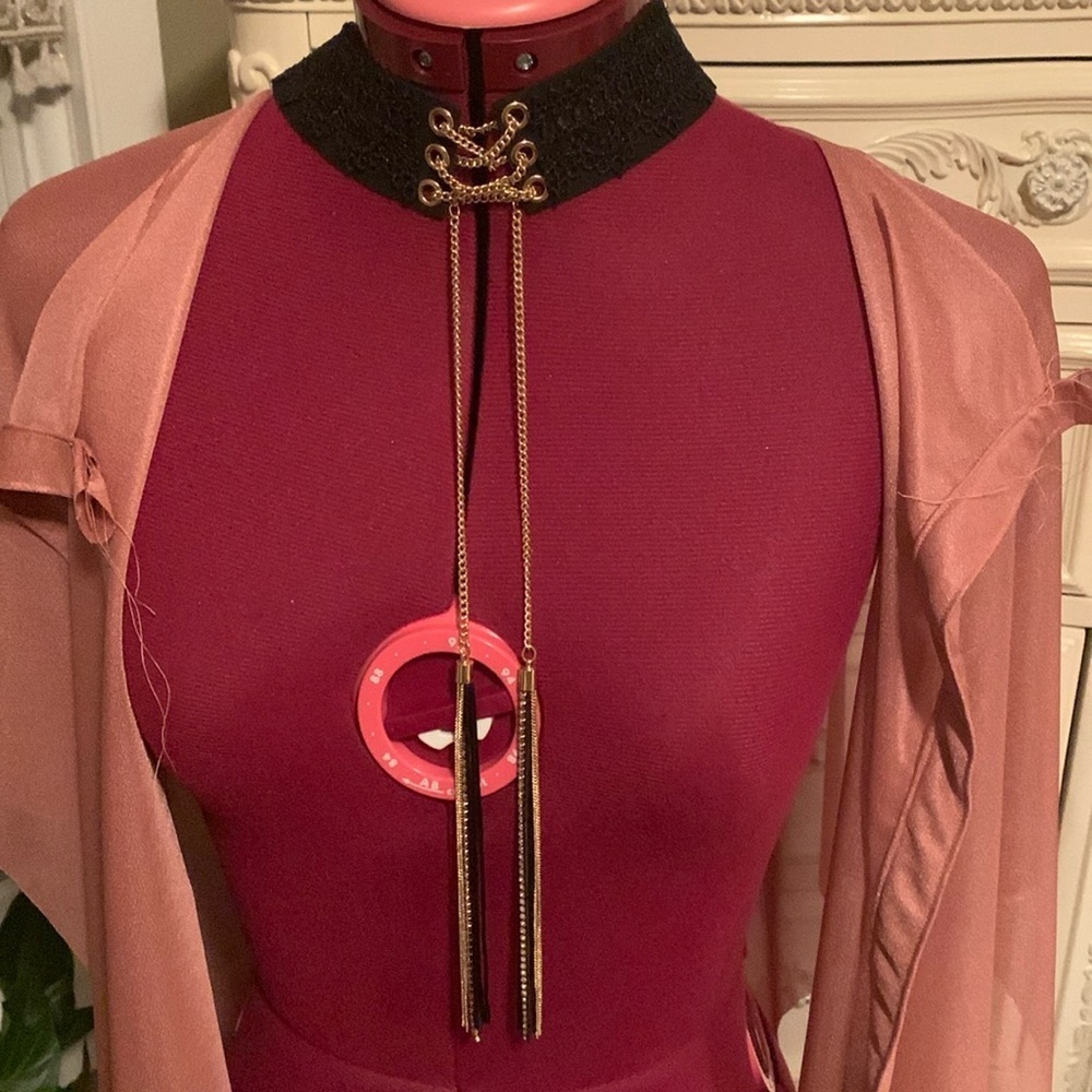 Choker with 2 jewelled strands in the front
